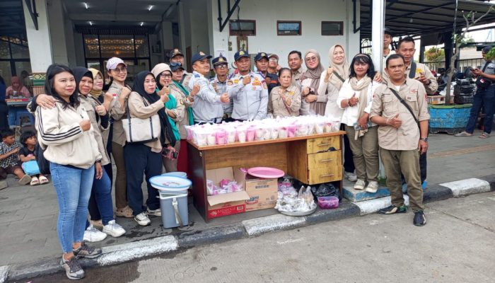 Safari Ramadhan Aliansi Jurnalis Bersatu ( AJB ) Berbagi Takjil Buka Puasa Untuk Masyarakat