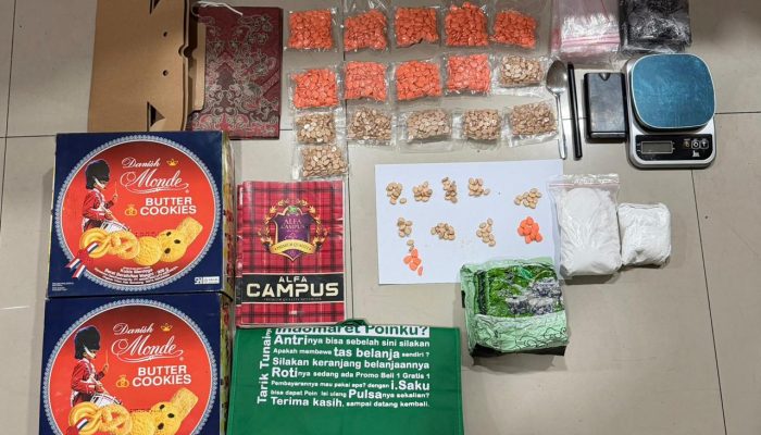 *Polisi Bongkar Peredaran Sabu 1 Kg dan 1.694 Ekstasi di Senen, Satu Pelaku Diamankan*
