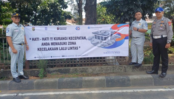 Tekan Angka Kecelakaan, Jasa Raharja Pasang Spanduk Imbauan di Titik Rawan Jakarta Utara