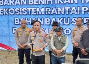 *Polda Metro Jaya Tebar 37 Ribu Benih Ikan di Muara Gembong, Dukung Ketahanan Pangan*